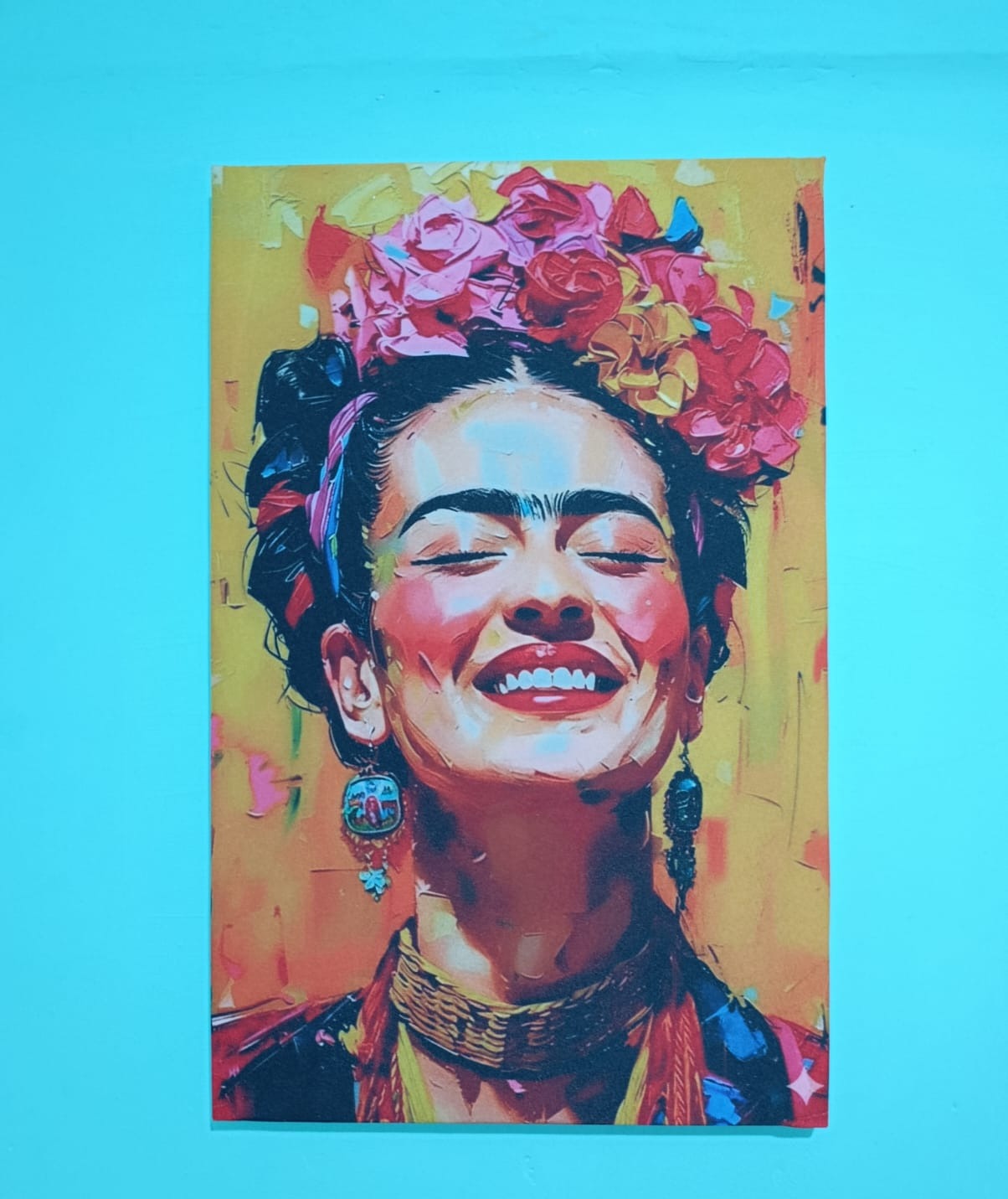 Frida sonriente colorida